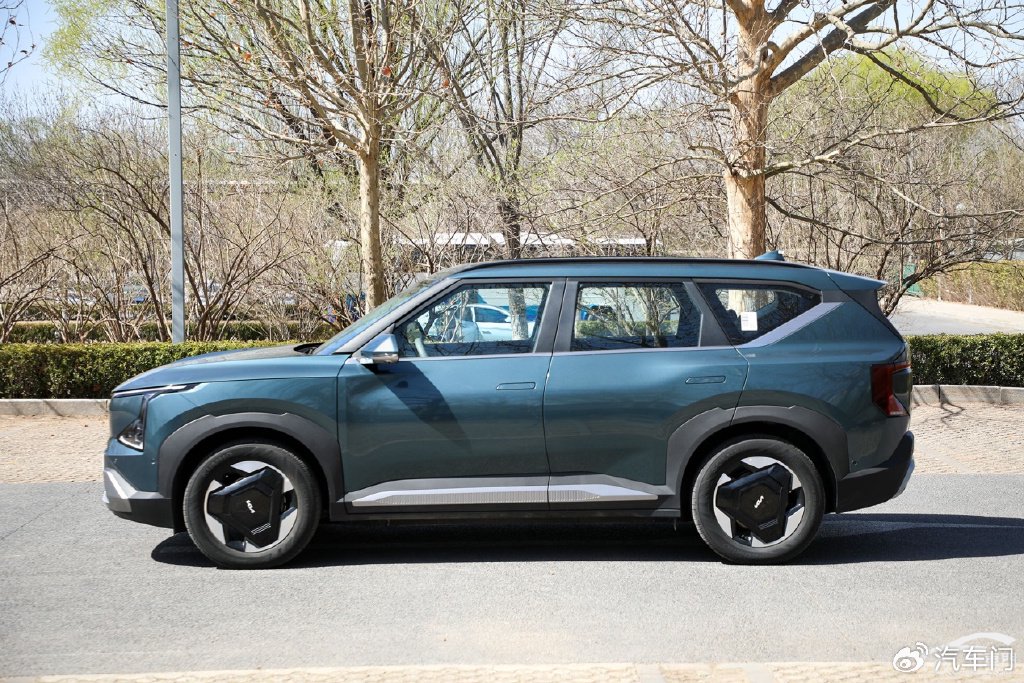 空间设计比15万售价更亮眼 静态体验起亚ev5-新浪汽车