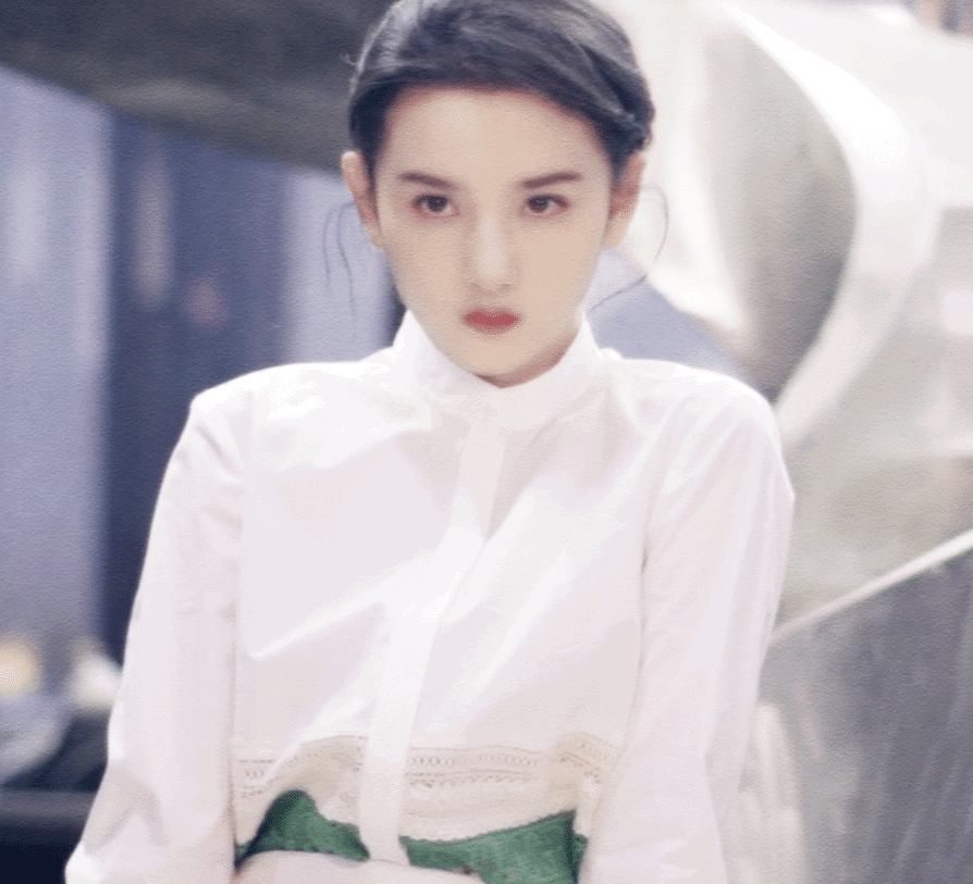 早秋的白色有多美？最美“白色穿搭”送你，拯救你的不会穿休闲区蓝鸢梦想 - Www.slyday.coM