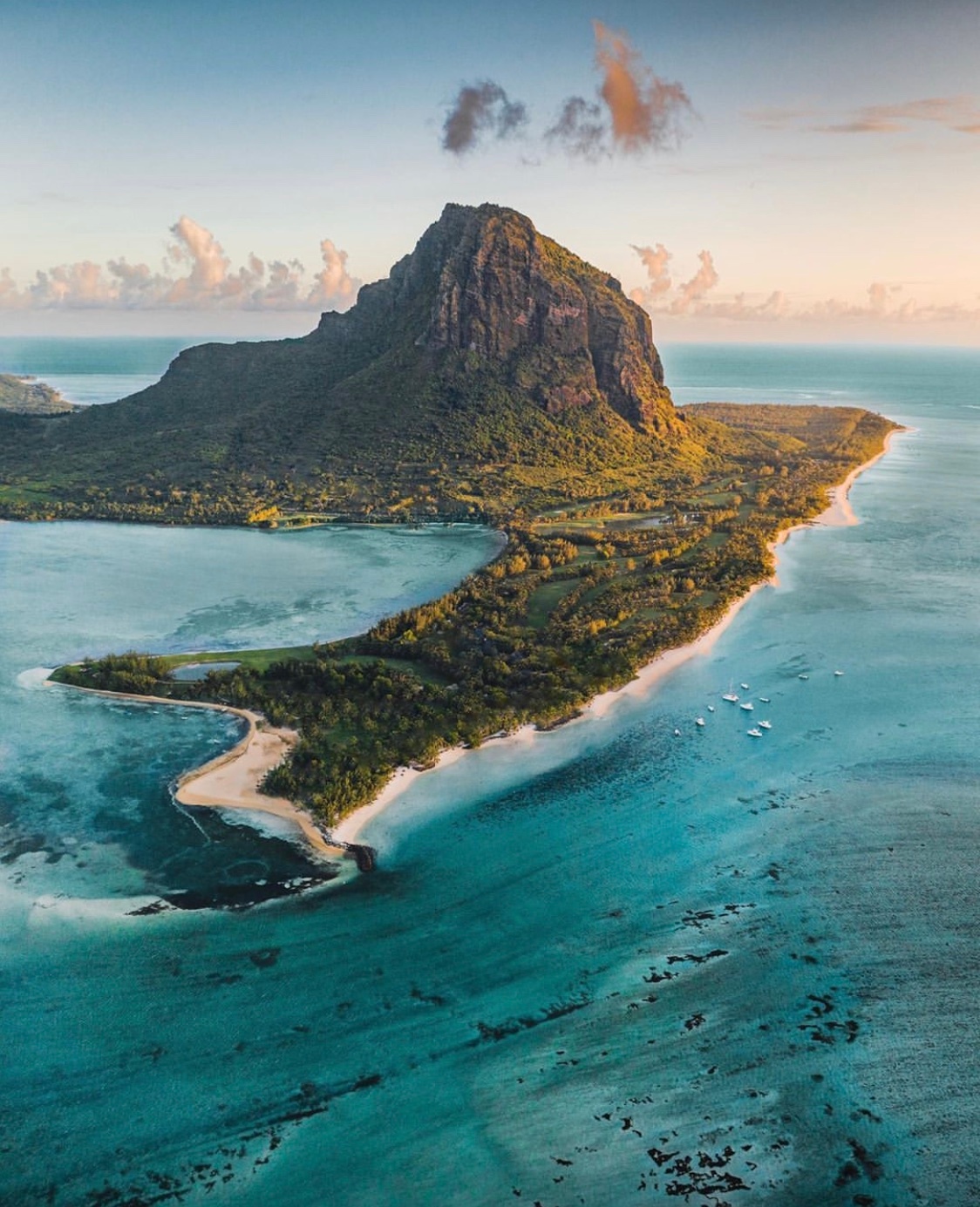 毛里求斯燃油泄漏事件 日本货轮搁浅污染始末