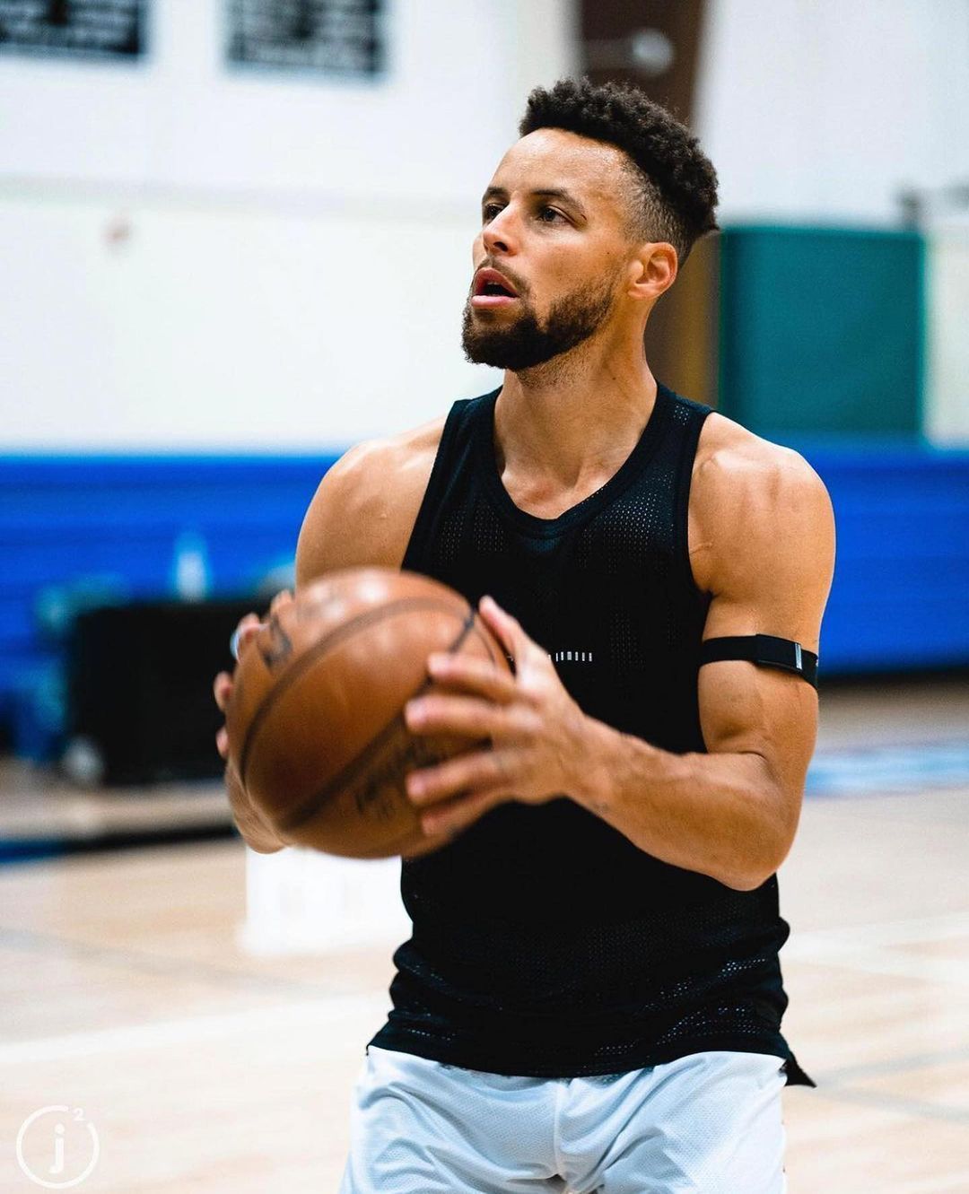 库里最新训练照,是帅的!_高清图集_新浪网