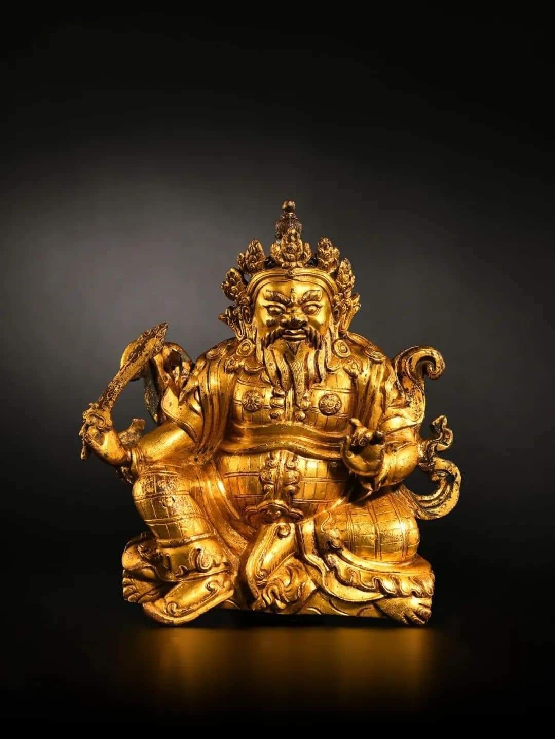 金光闪闪的佛像__财经头条