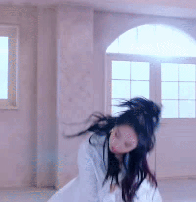 早秋的白色有多美？最美“白色穿搭”送你，拯救你的不会穿休闲区蓝鸢梦想 - Www.slyday.coM