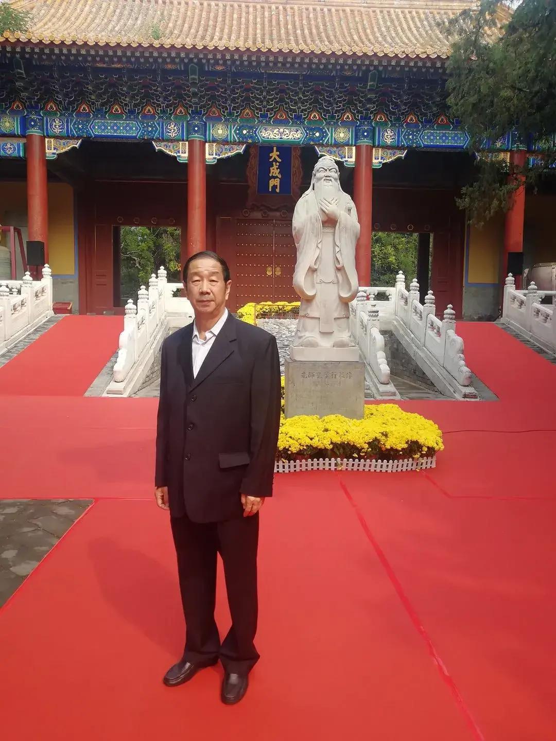 王文杰撰写孔圣赋82米书法长卷在北京孔庙展示