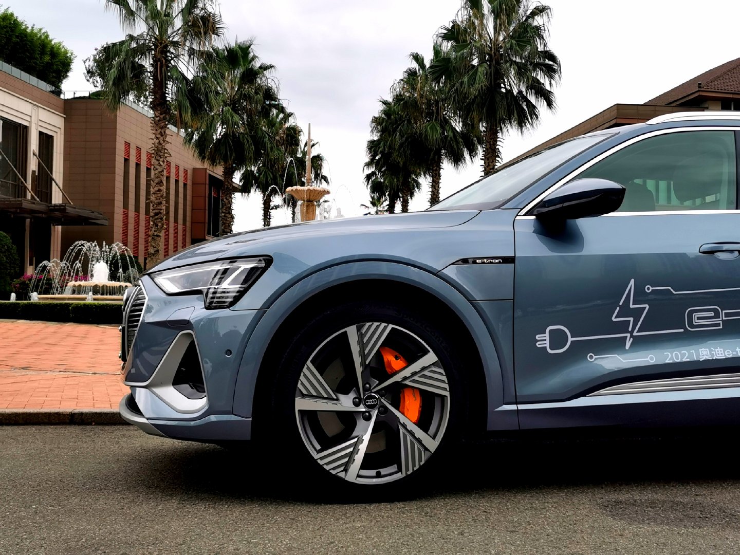 奥迪e-tron sportback:e时代的力量美学