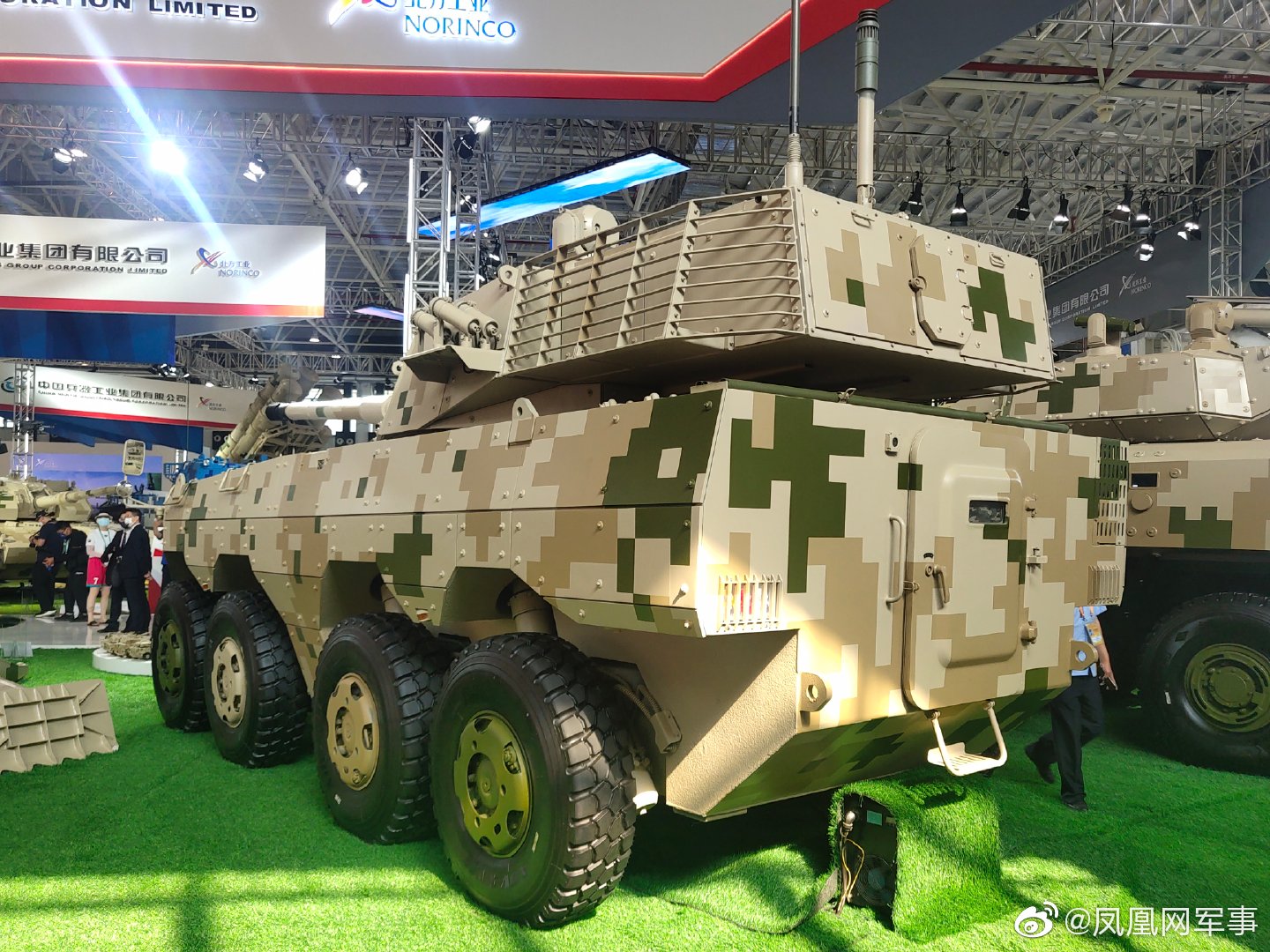 凤凰带你逛航展:装备尾舱式自动装弹机的st1-rb轮式突击炮……__财经