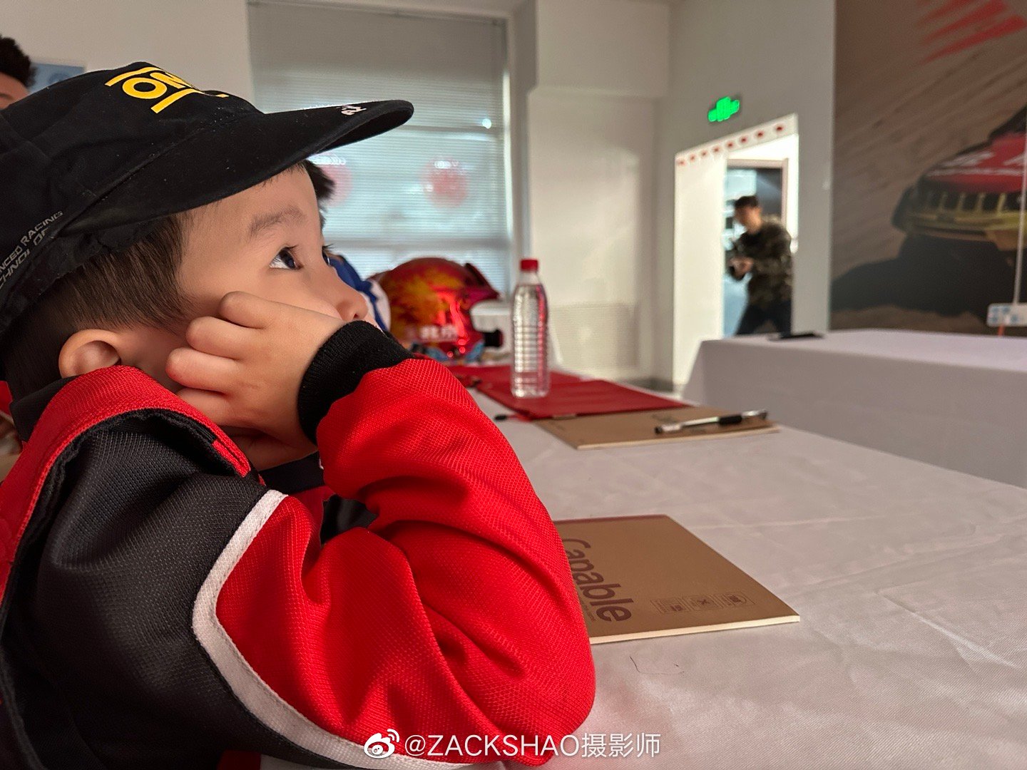 完了,老子和儿子成了同学了……__财经头条