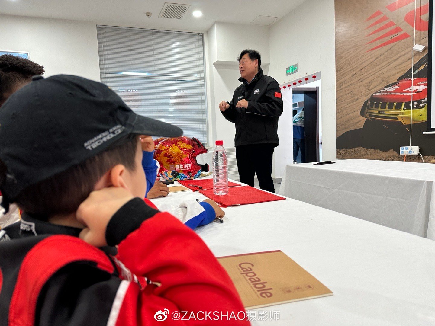 完了,老子和儿子成了同学了……__财经头条
