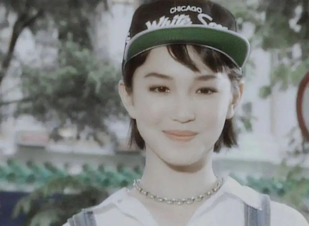 50岁范文芳生图罕曝光不惧镜头怼脸拍不愧是新加坡第一美女