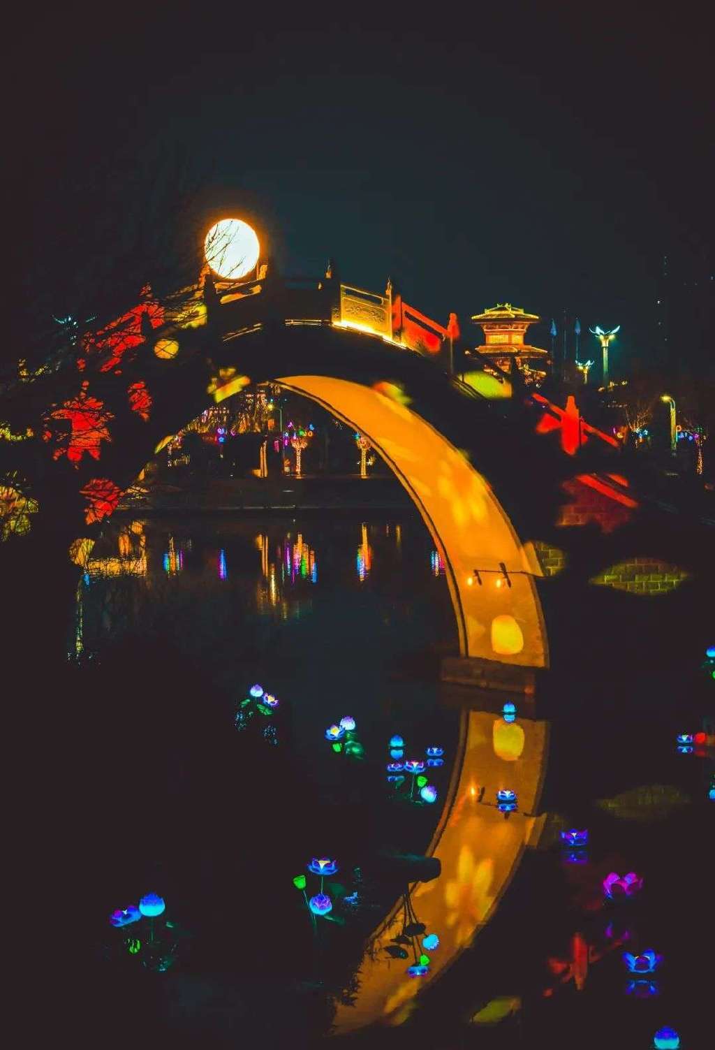 月与灯依旧只差一个你元宵赏灯就来郑州园博园