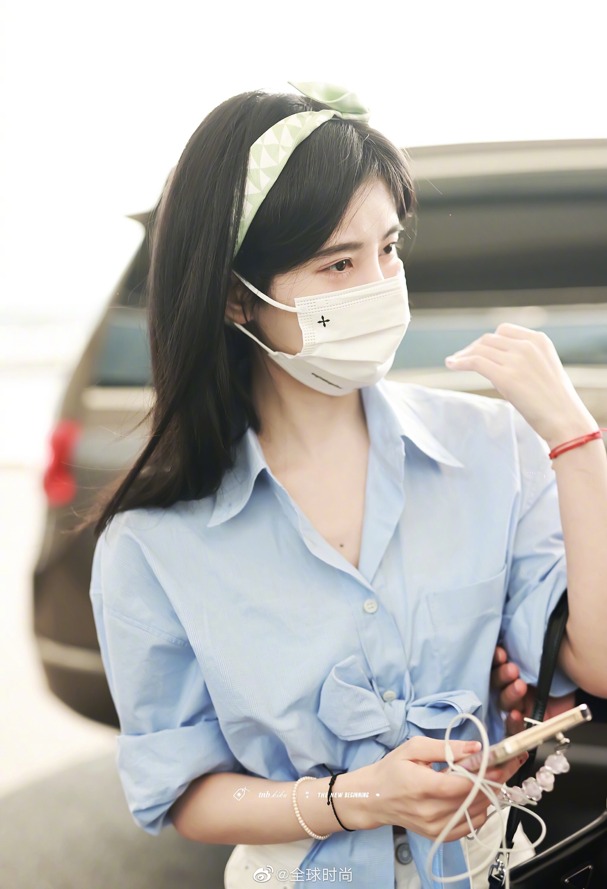 鞠婧祎近期机场穿搭分享,满满夏日休闲风,清新甜美