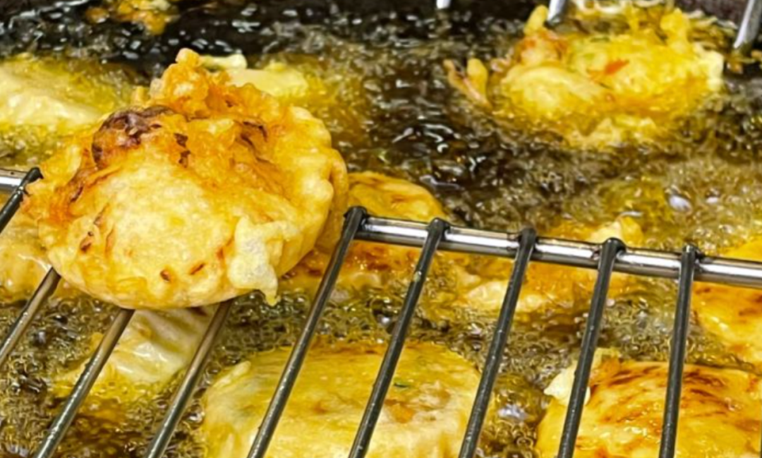 乌镇西栅最受欢迎的小吃当属这种物美价廉的萝卜丝饼了