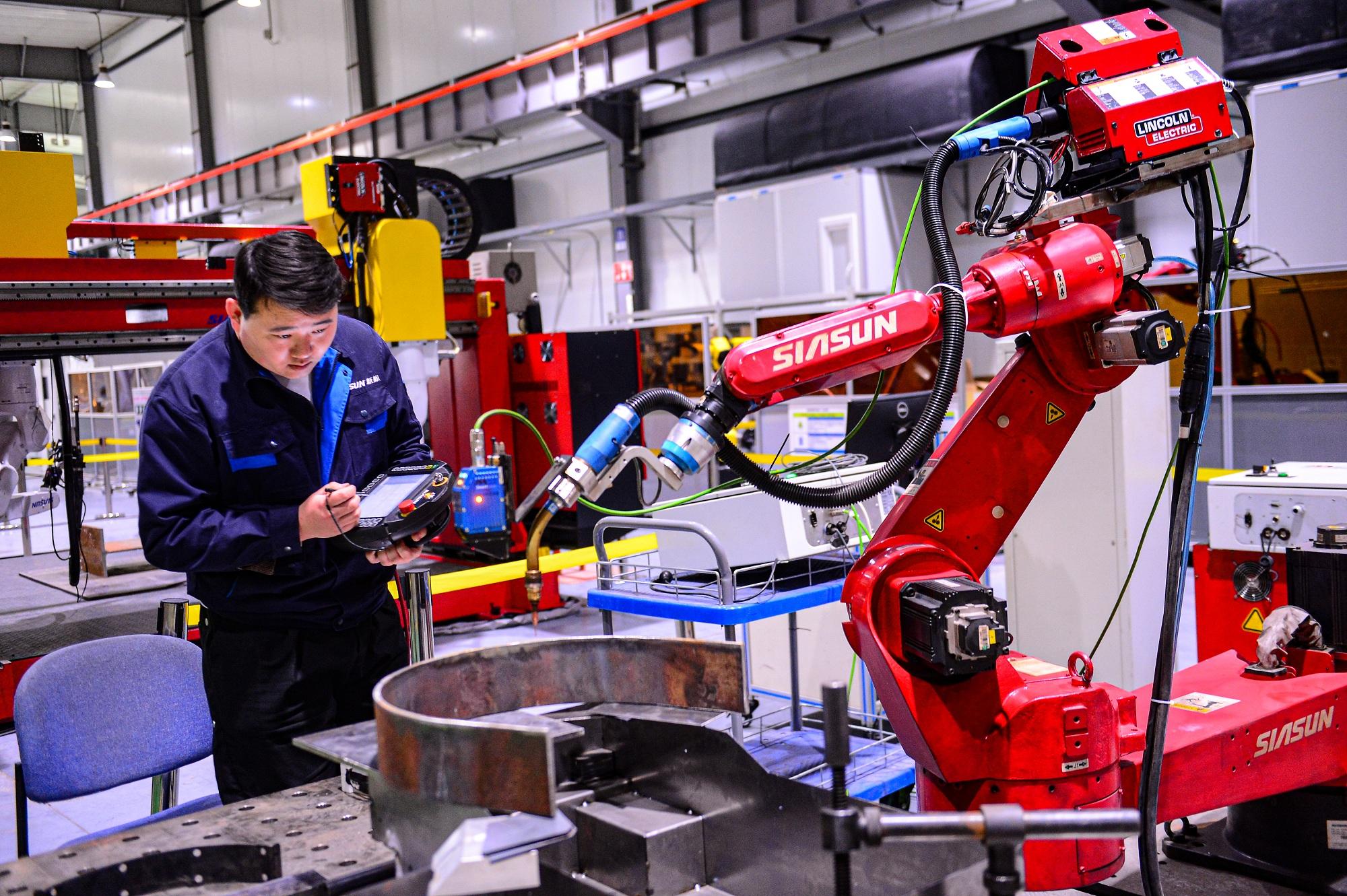 沈阳机器人数字化生产车间忙生产忙