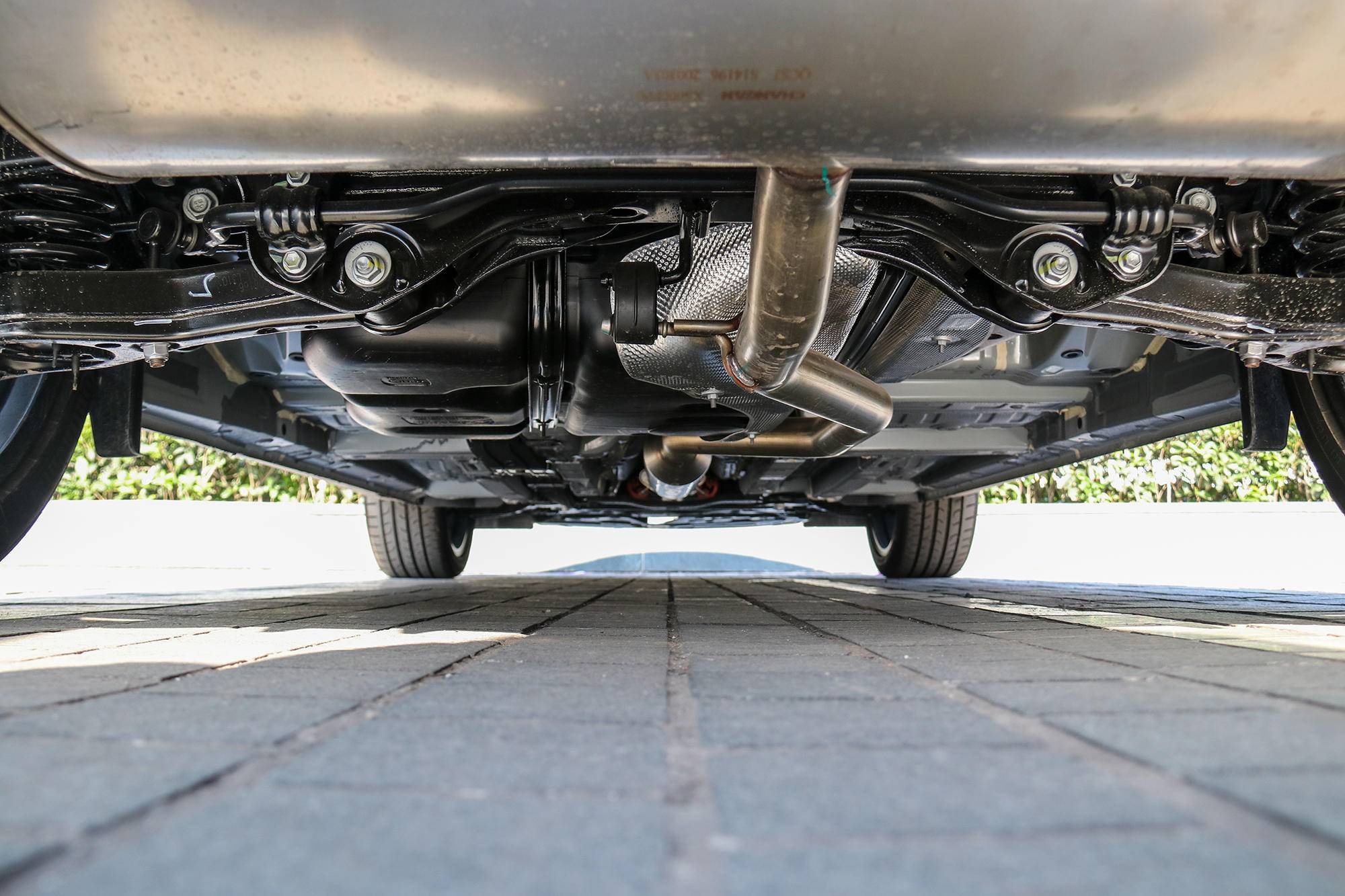 最后,长安uni-t在底盘方面的调教与市面上多数紧凑级suv不同,麦弗逊式