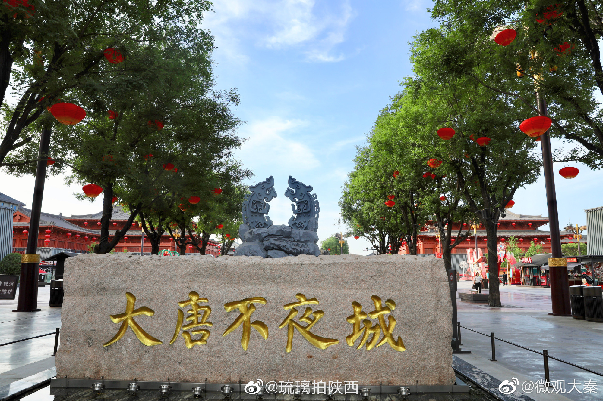 西安大唐不夜城步行街白天相对于晚上游客少了很多