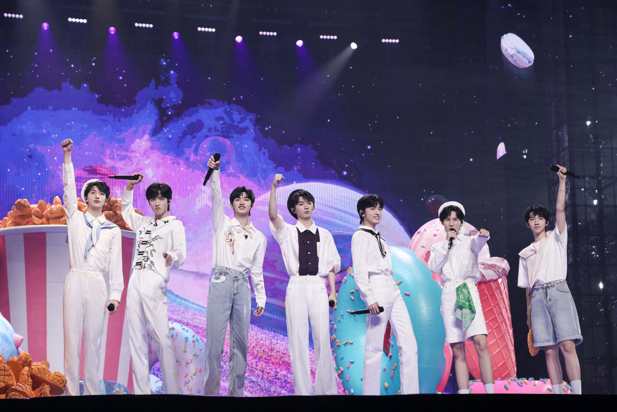 时代少年团真的有万人演唱会! 时团已经在训练了!