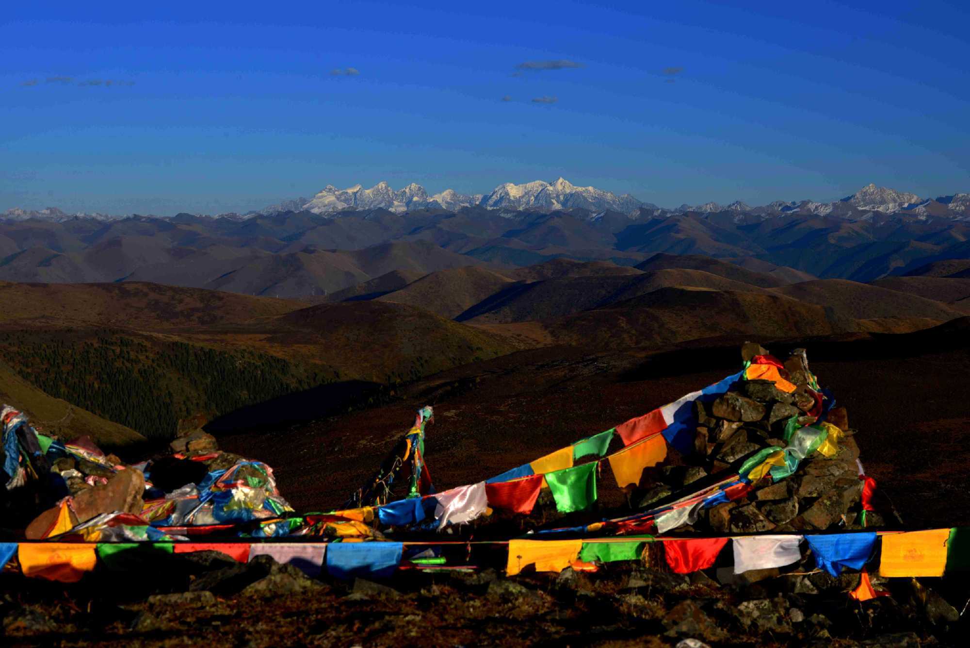 贡嘎雪山为国家级风景名胜区,位于甘孜藏族自治州境内
