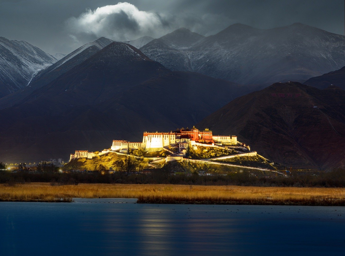 雪中从拉萨出发今天目的地最美小布达拉宫赞丹寺
