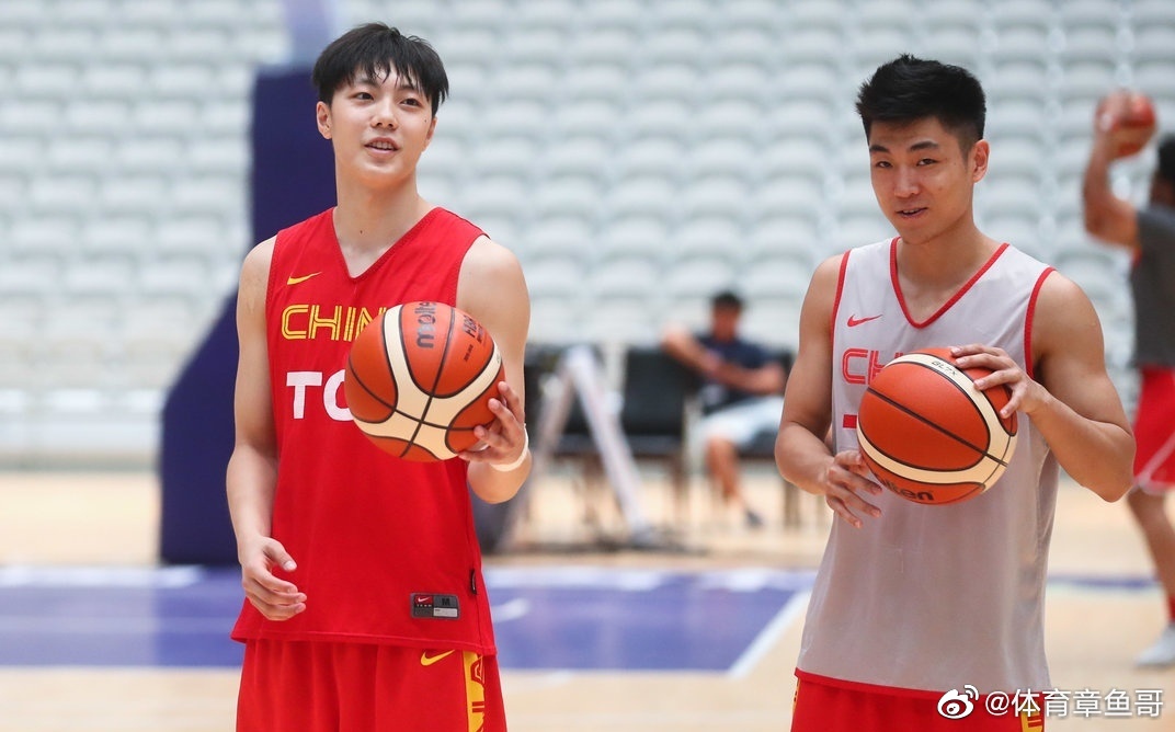 胡明轩赵睿鼓励高诗岩—— 这些年的神仙友情:小胡&小高