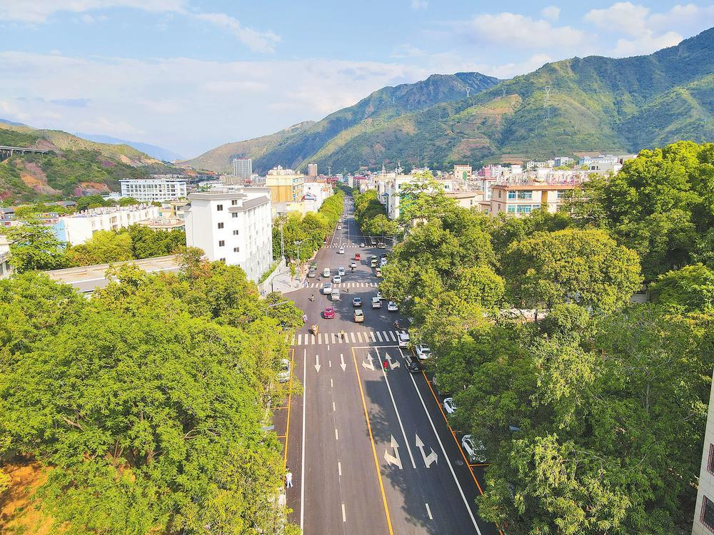 自2016年获评国家卫生县城以来,元阳县以打造最佳人居环境为重点