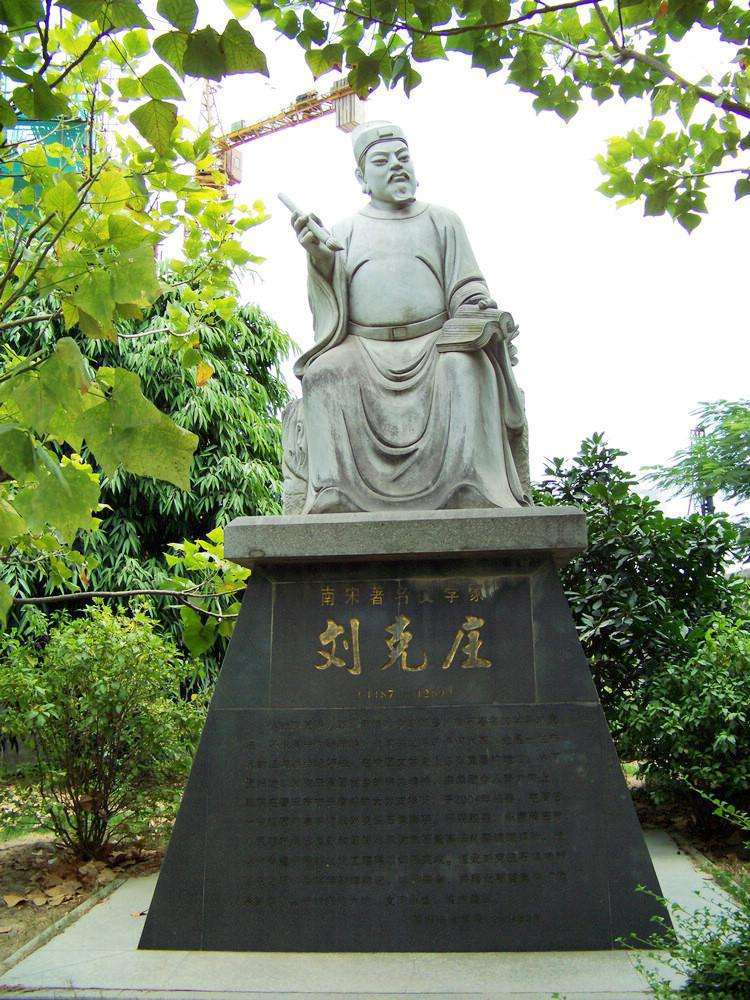 当然家人,朋友和自己的生日诗人们也不会忘记这一主题,比如我们能从