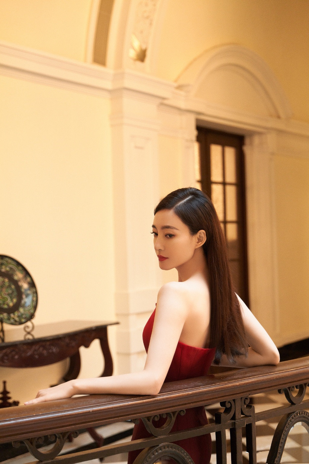 王丽坤深v长裙秀性感身材_高清图集_新浪网