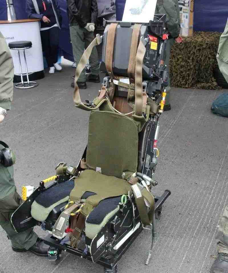 奇瑞发明汽车弹射座椅,撞车前发射乘客,网友:希望不是标配__财经头条