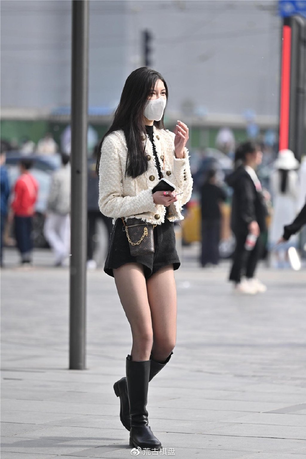 春季的穿搭,要有点自己的想法,注意保暖,还要展现身材,好多美女会注意