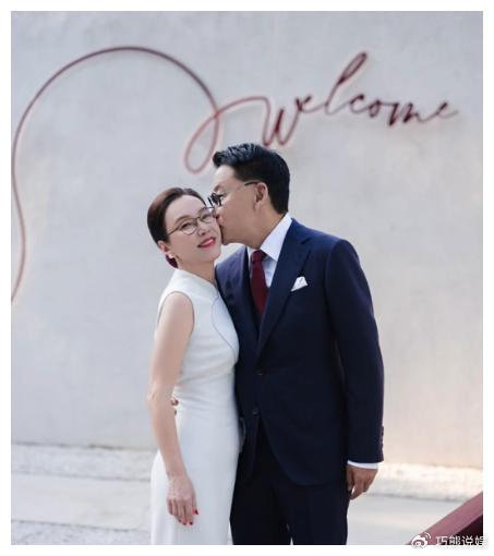 张丹红七夕晒甜蜜!连发多张夫妻合照,李国庆笑成小孩|情感|爱情|离婚|激情期|激情_新浪新闻