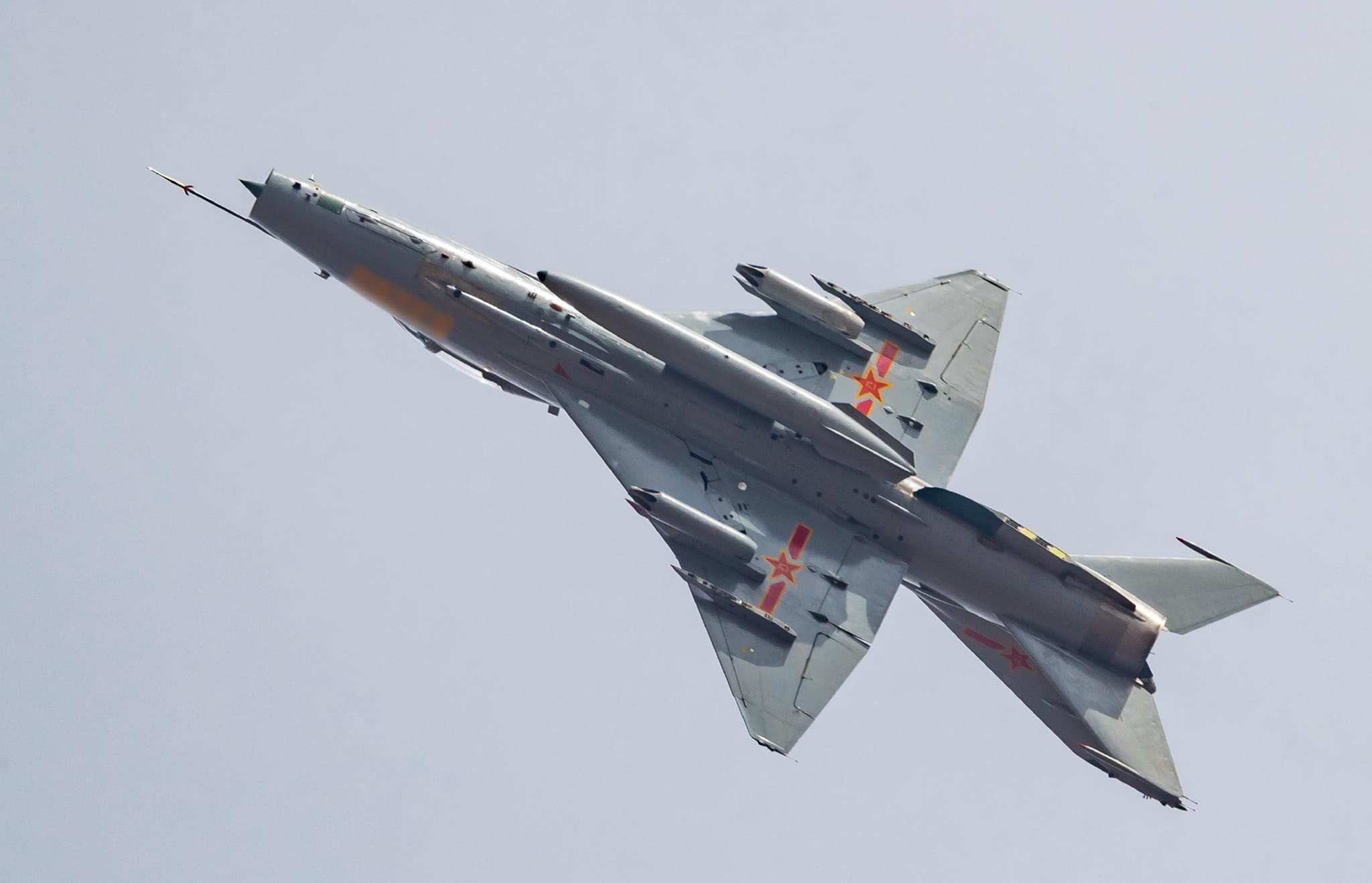 伤害不大侮辱性极强台媒又炒解放军军机绕台这回首次出现歼7