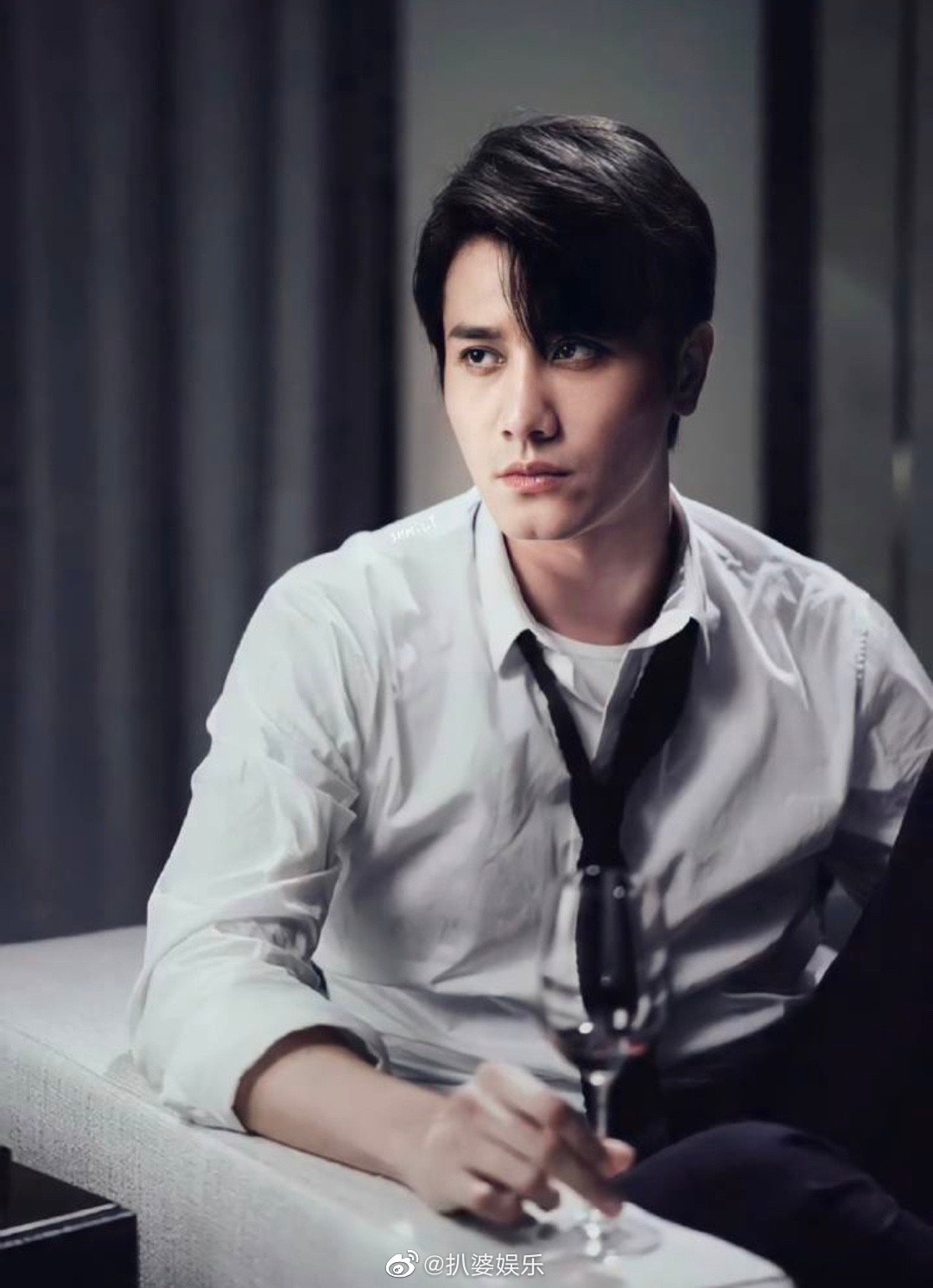 彭冠英西服衬衫太帅了!大哥就是大哥!跪求西服半永久!