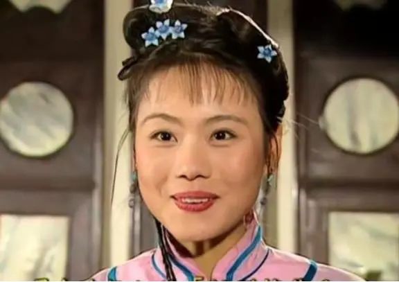 45岁柳红罕晒自拍脸部圆润显富态嫁圈外老公低调幸福