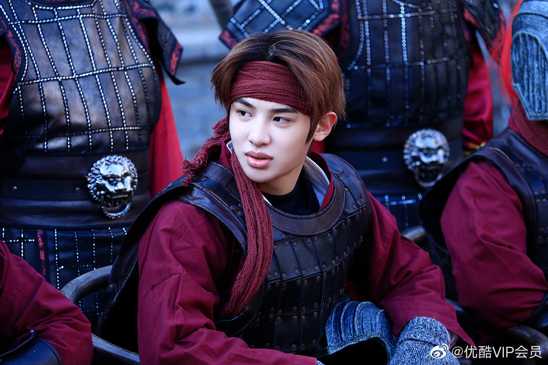 能文能武的"黄霸天"@jjjustin0219 和你说早安啦