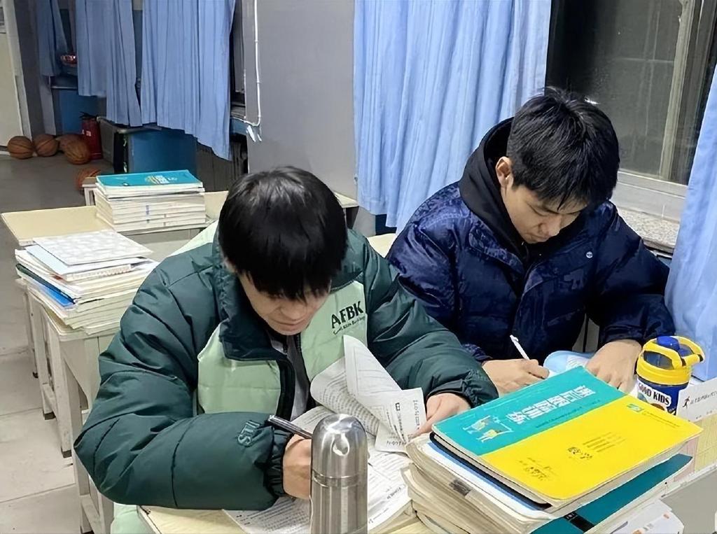 晚自习 让成绩逆袭的黄金时段——咸阳梦圆职业学校|晚自习|梦圆|职业学校_新浪新闻