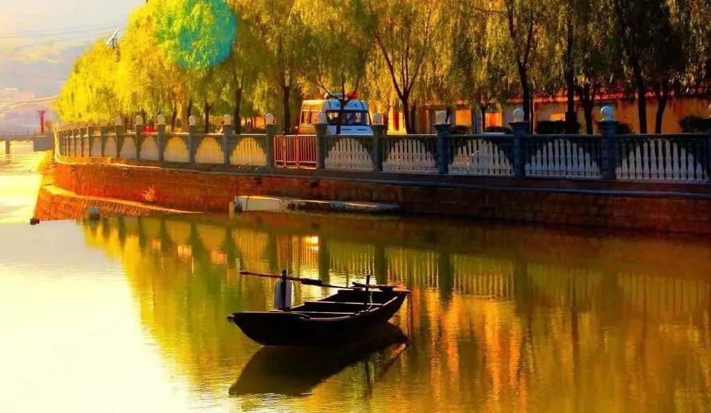 黄龙的秋天已送达,满山红叶惊艳来袭……休闲区蓝鸢梦想 - Www.slyday.coM 黄龙的秋天已送达,满山红叶惊艳来袭……休闲区蓝鸢梦想 - Www.slyday.coM