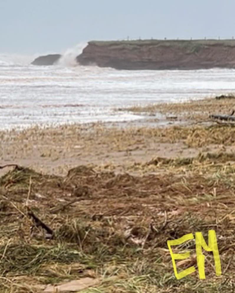 爱德华王子岛的Tea Cup Rock（图1）在飓风Fiona……