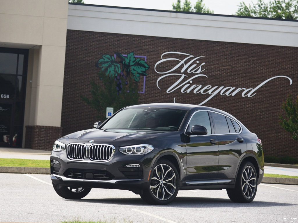 SUV轿跑溜背哪家强？奥迪Q5L Sportback对比宝马X4