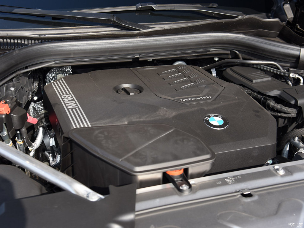 SUV轿跑溜背哪家强？奥迪Q5L Sportback对比宝马X4