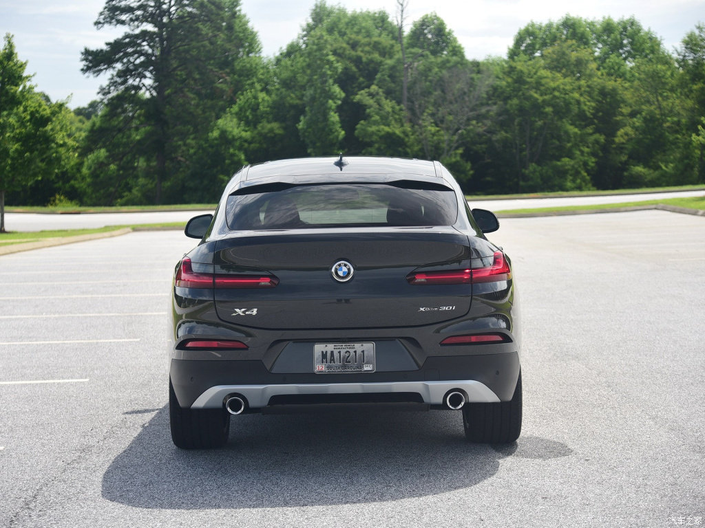 SUV轿跑溜背哪家强？奥迪Q5L Sportback对比宝马X4