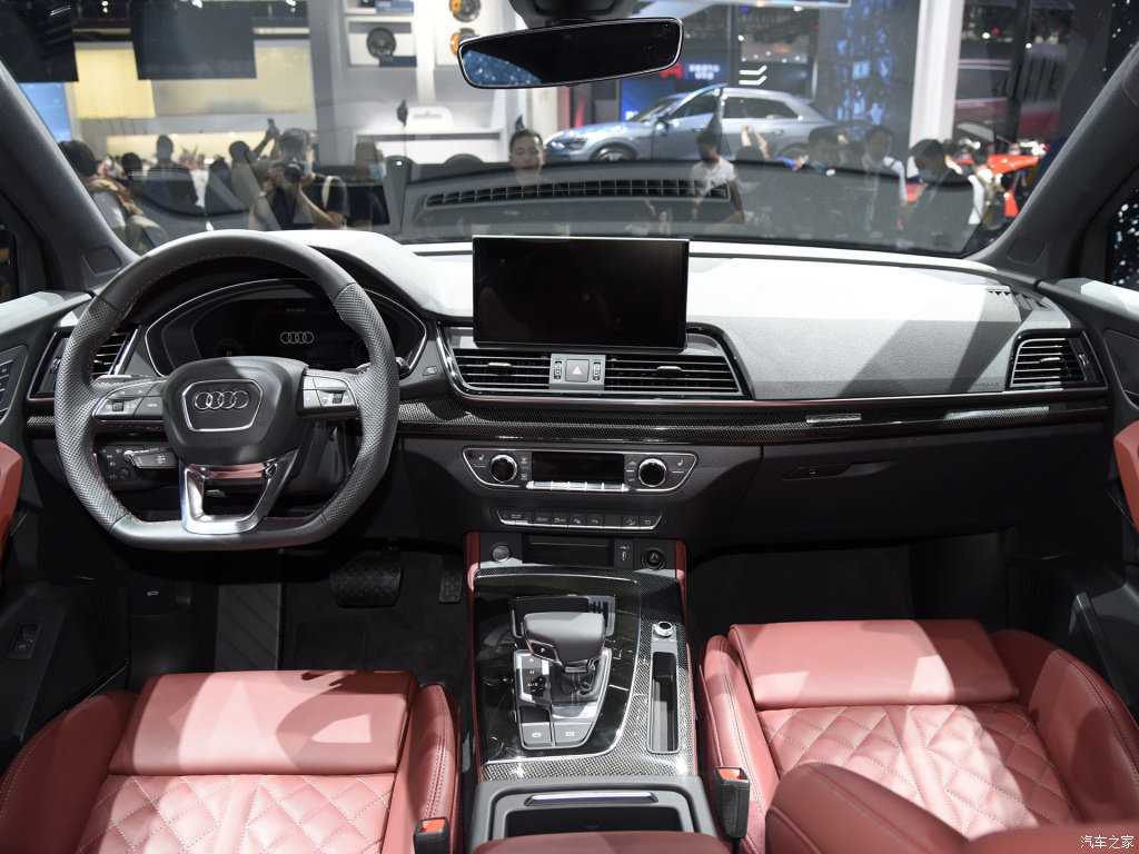 SUV轿跑溜背哪家强？奥迪Q5L Sportback对比宝马X4