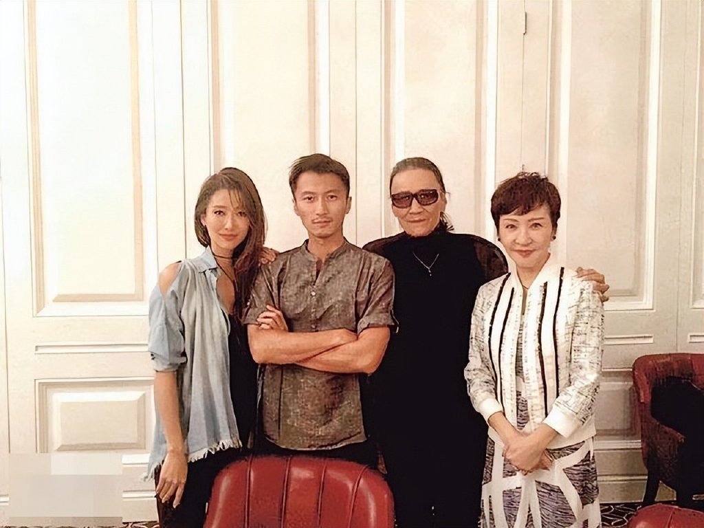 谢霆锋全家新年聚会，谢婷婷带女儿见舅舅，86岁谢贤罕见出镜|狄波拉|谢婷婷|谢贤_新浪新闻