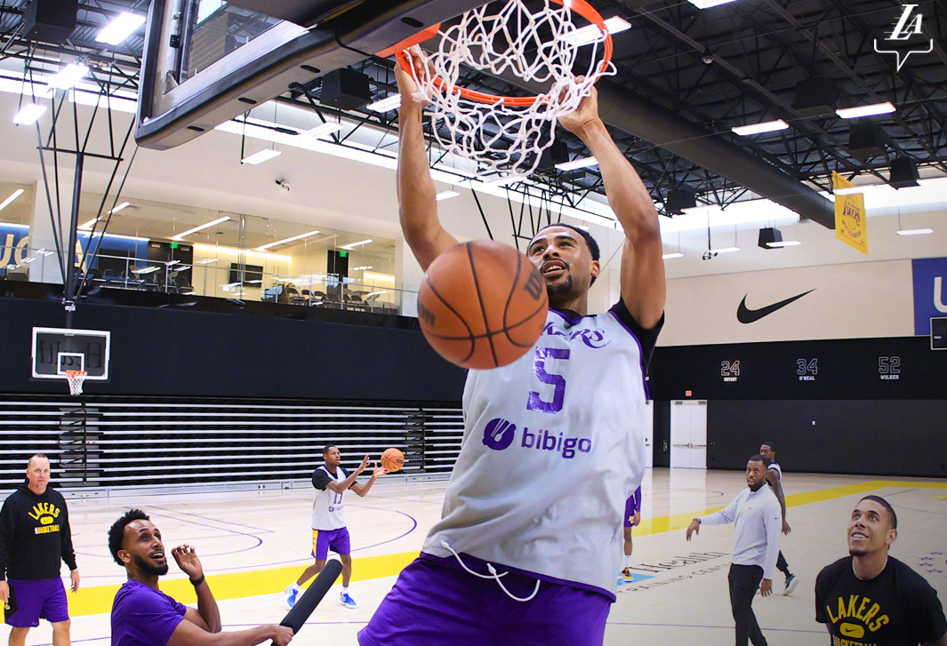 保障合同14人:詹姆斯,戴维斯,威少,安东尼,阿里扎,贝兹莫尔,艾灵顿