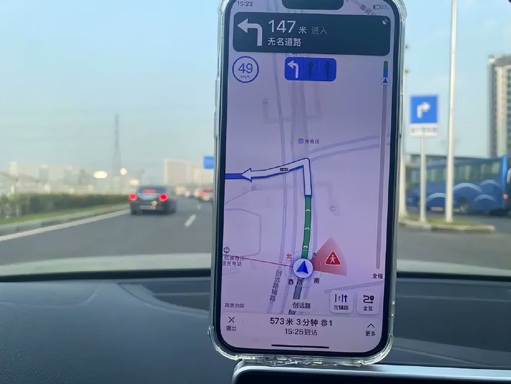 最早的必然是十几二十年前的那种比凯立德还要再老一些的导航,界面