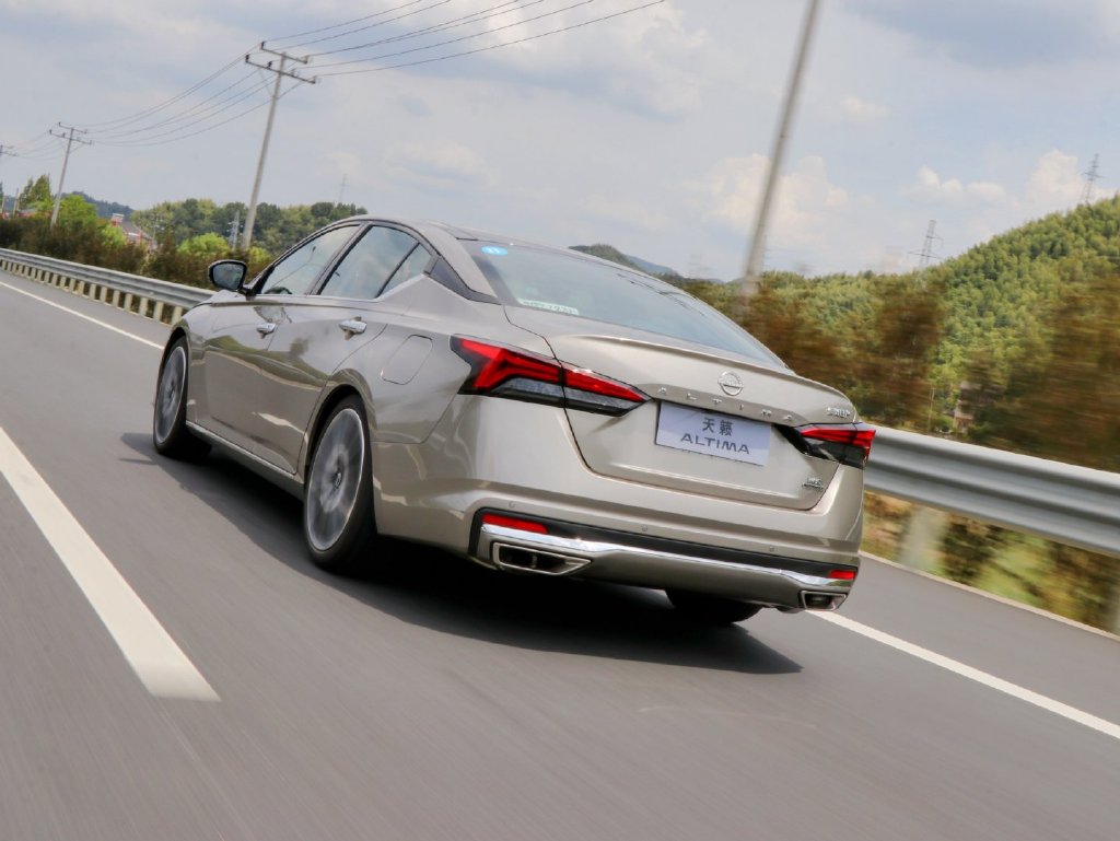 试驾准八代天籁去油的很彻底你怎能不爱