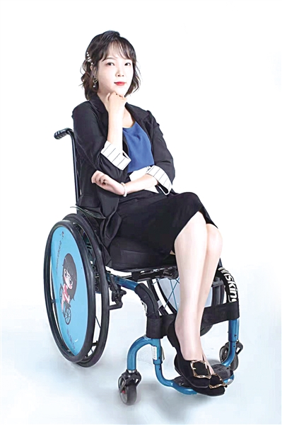 心中有光,她在轮椅上"涅槃重生"