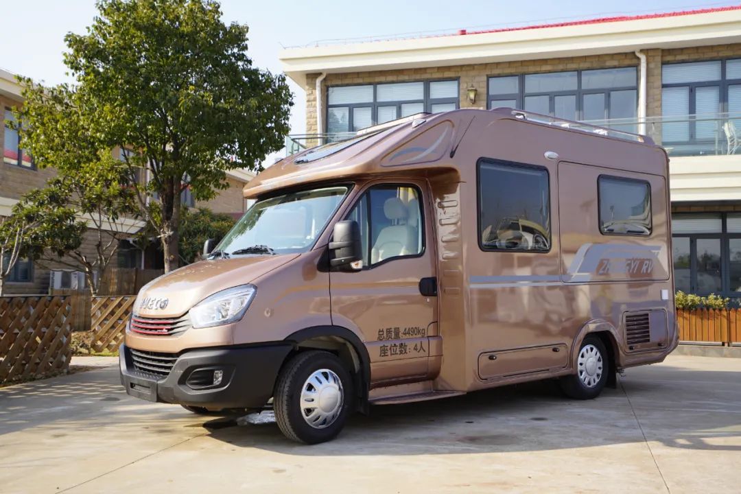 月光下的星空使者配有露天观景台丨2021款中意旅行家房车