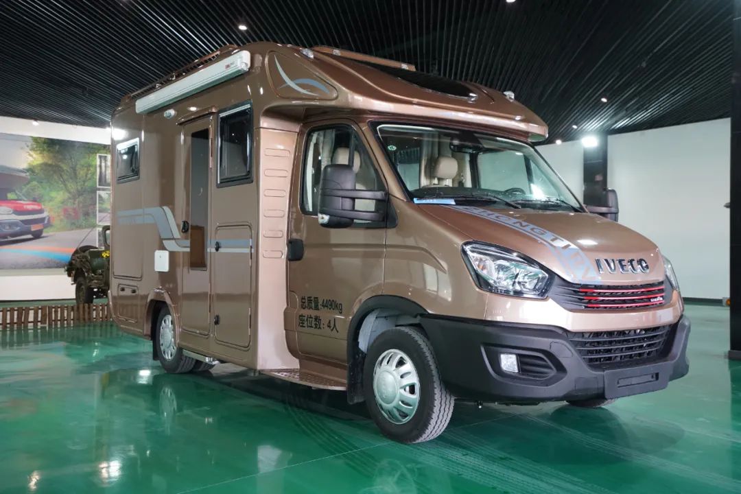 月光下的星空使者配有露天观景台丨2021款中意旅行家房车