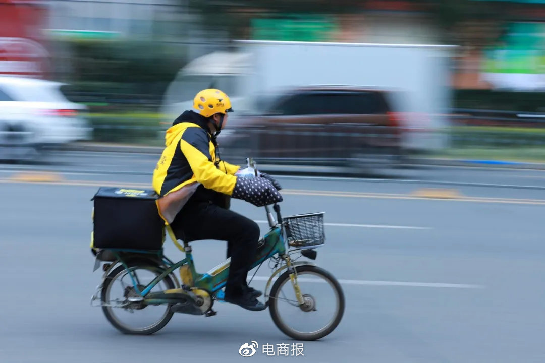 揭秘外卖小哥真实收入:月薪过万,却还是底层人