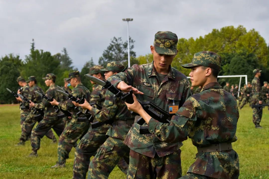 开训啦火箭军某部千余名新兵立下铿锵誓言