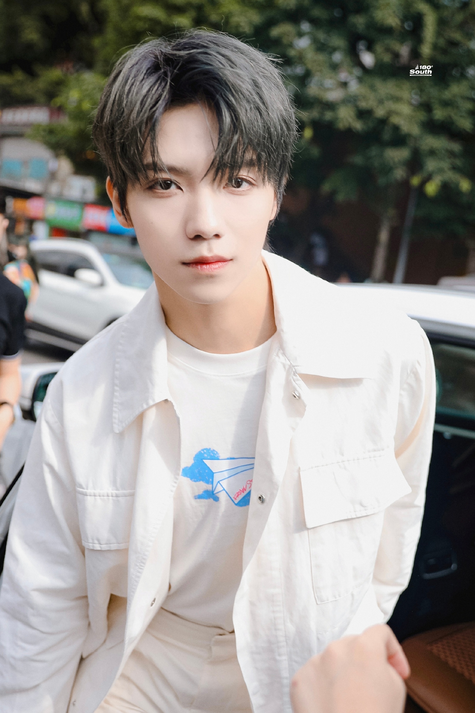 罗一舟今日上班饭拍 清新帅气的米白色套装……_高清图集_新浪网