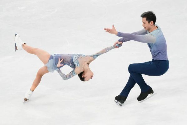 再破世界纪录！“葱桶组合”头名晋级自由滑，今晚冲金休闲区蓝鸢梦想 - Www.slyday.coM